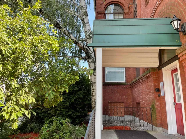 $1,725 | 521 Pine Street, Unit 105, Manchester, NH 03104