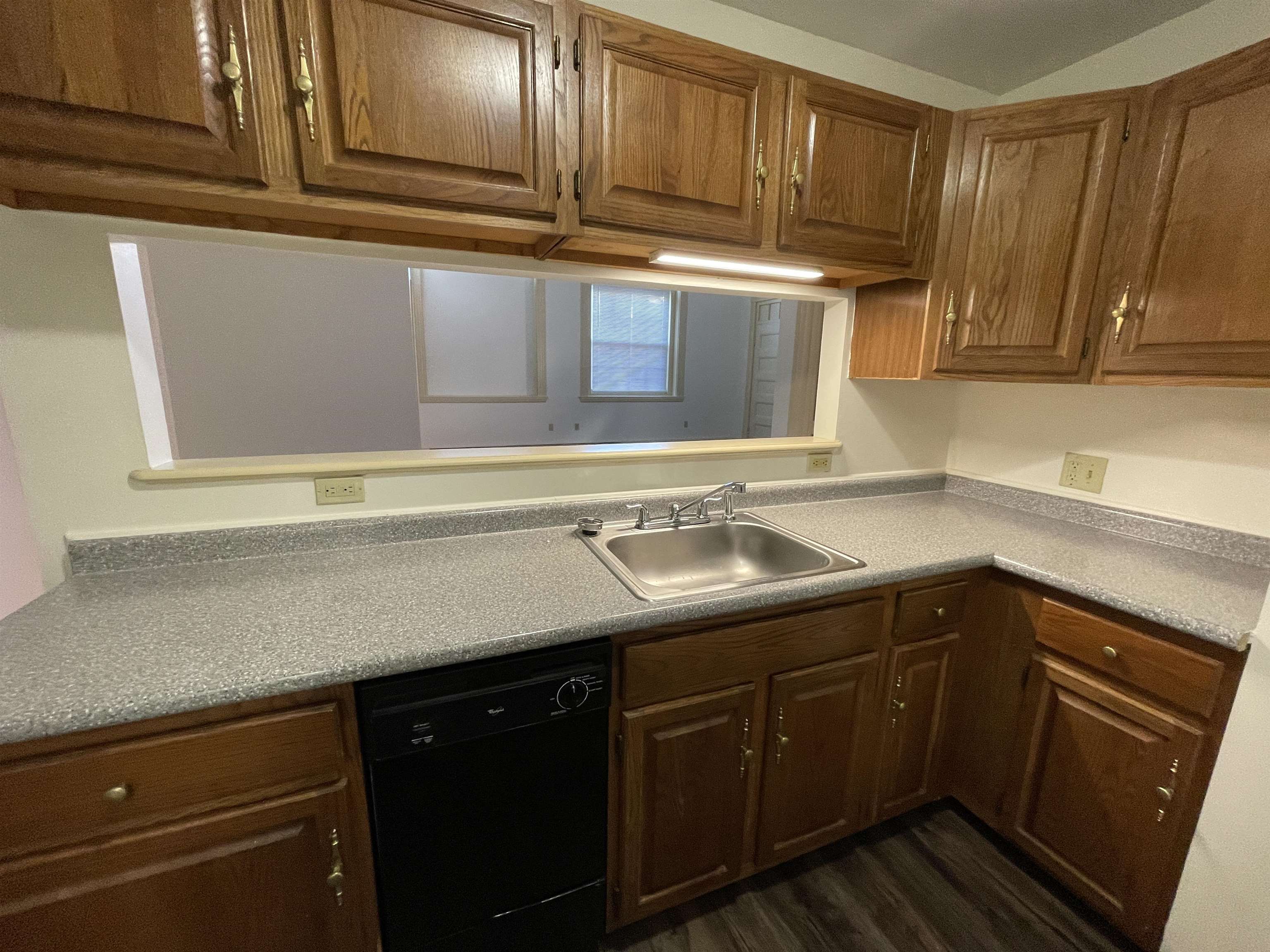 521 Pine Street, Unit 105 Manchester, NH 03104 - Photo 9 of 38