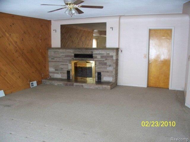 35 Cayuga Road Lake Orion, MI 48362 - Photo 5 of 12 family room