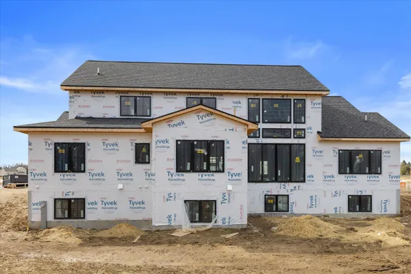 $1,299,900 | W257-n5916 Autumn Court, Lisbon, WI 53089