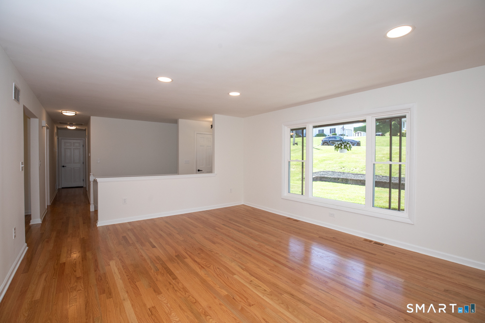 44 Farm Hill Road Wallingford, CT 06492 - Photo 7 of 38 Living room