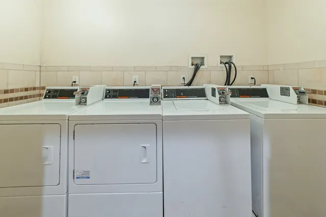 $1,800 | 1435 East 53rd Street, Unit 2W, Chicago, IL 60615