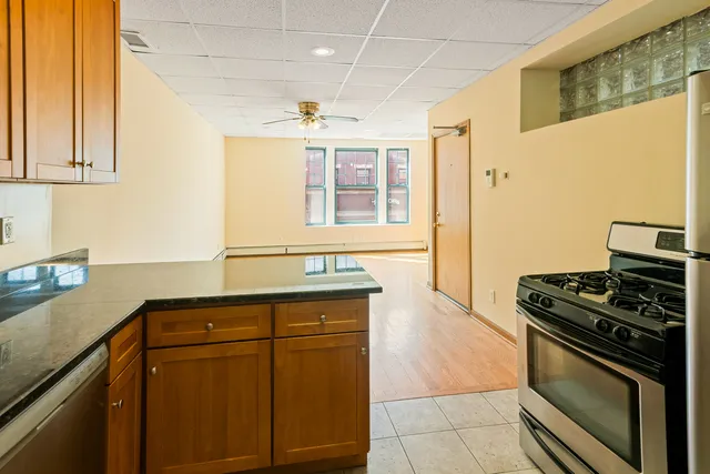 $1,800 | 1435 East 53rd Street, Unit 2W, Chicago, IL 60615