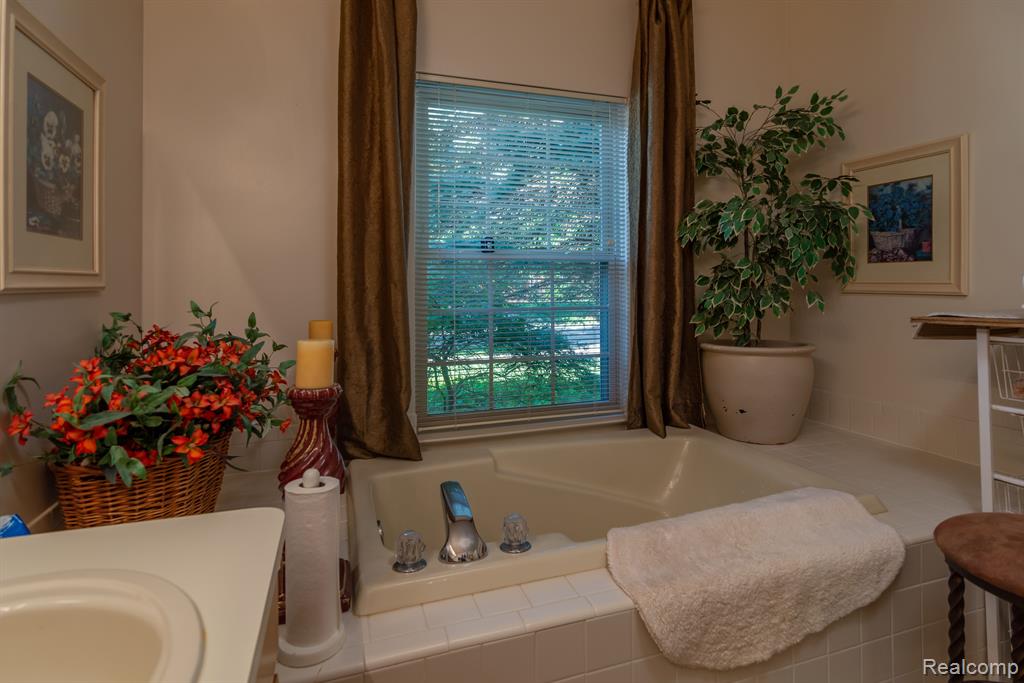 29241 Autumn Ridge Farmington Hills, MI 48334 - Photo 17 of 25