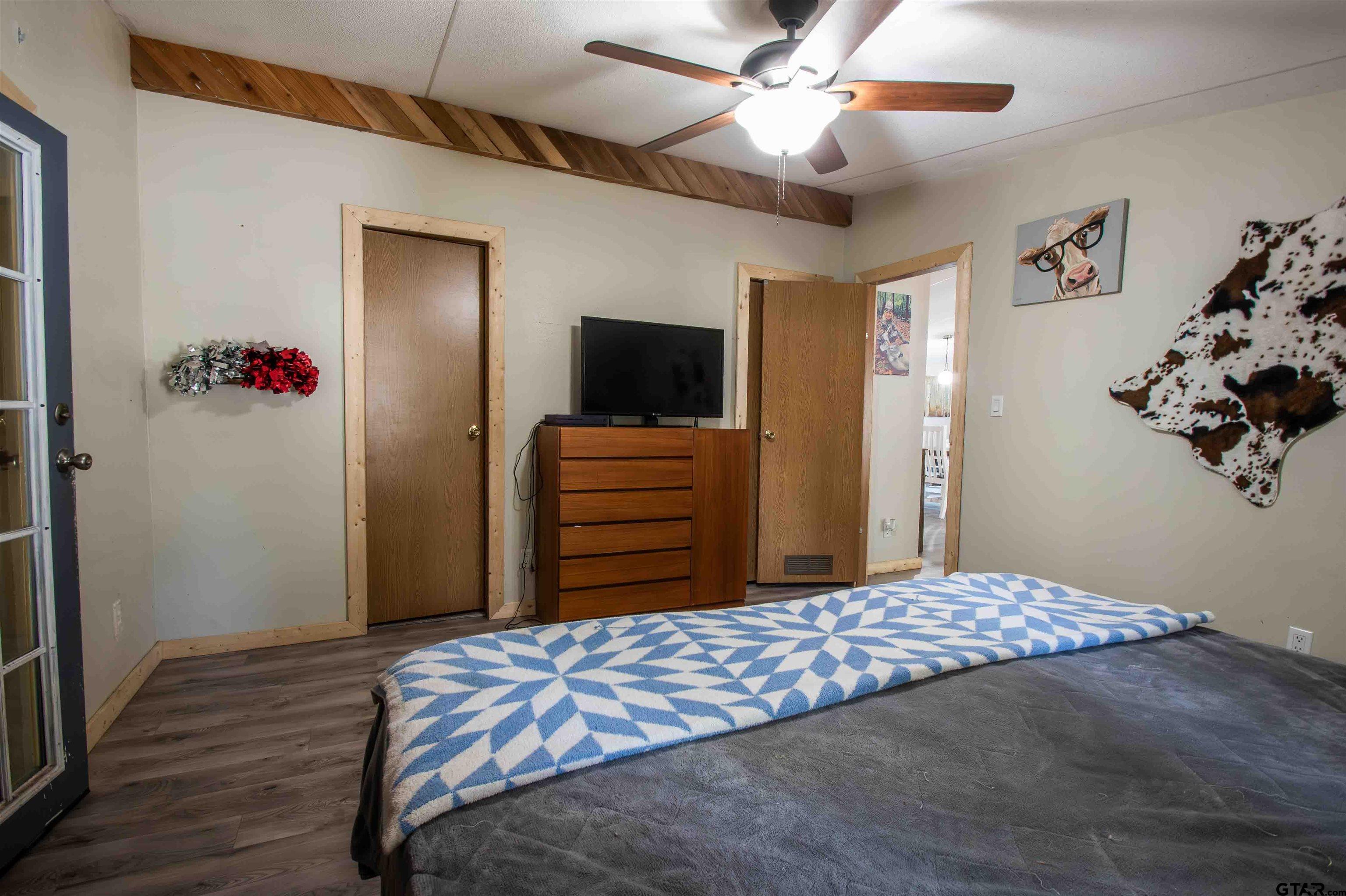 682 Dogwood Trail Murchison, TX 75778 - Photo 33 of 48 a bedroom with a bed and a flat tv screen