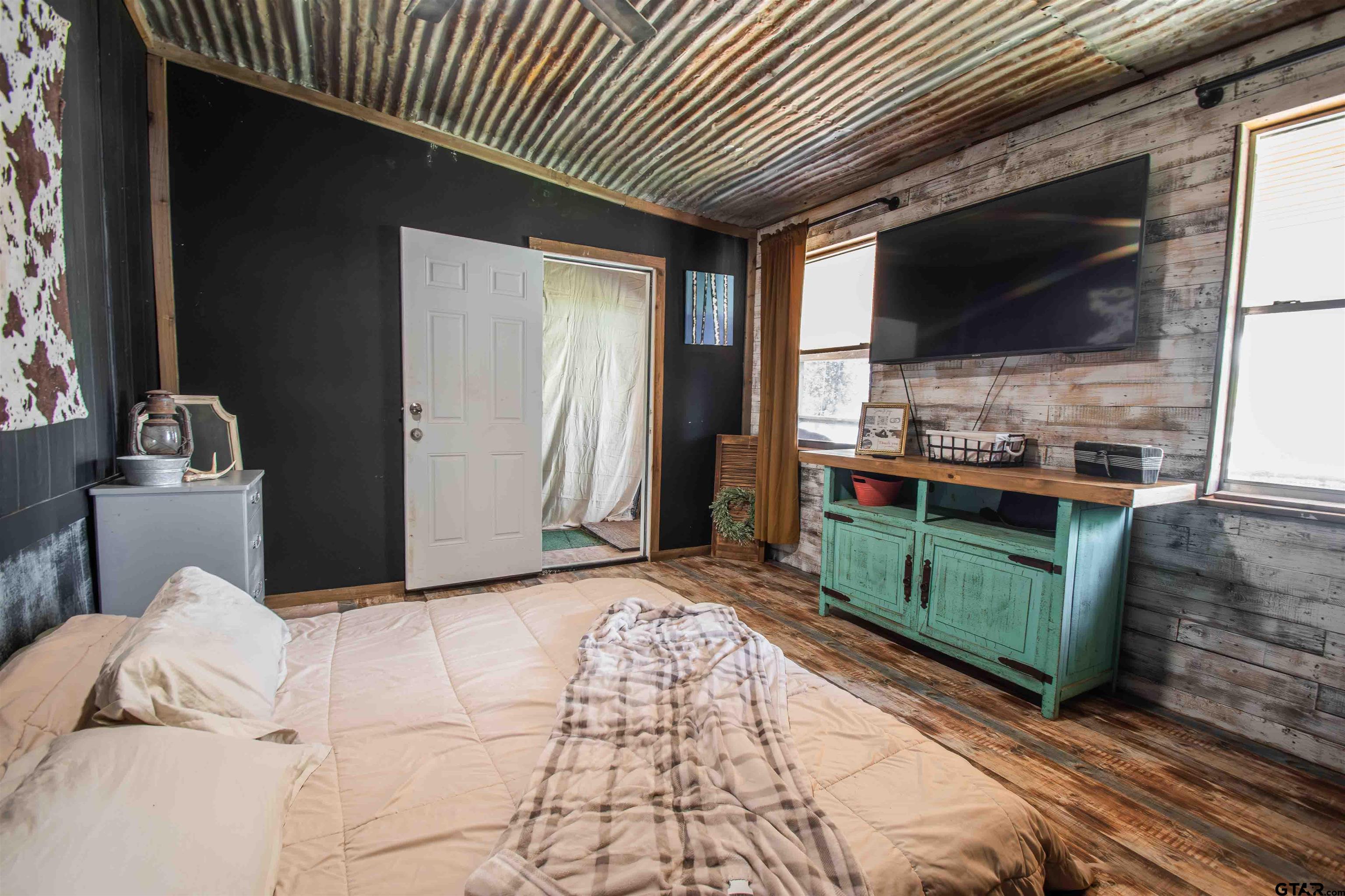 682 Dogwood Trail Murchison, TX 75778 - Photo 40 of 48 a view of a livingroom with furniture