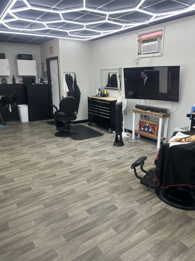 38488 North Sheridan Road Beach Park, IL 60087 - Photo 4 of 14 a room with furniture and a flat screen tv