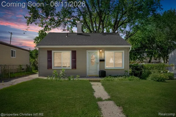 $139,990 | 1754 East Harry Avenue, Hazel Park, MI 48030