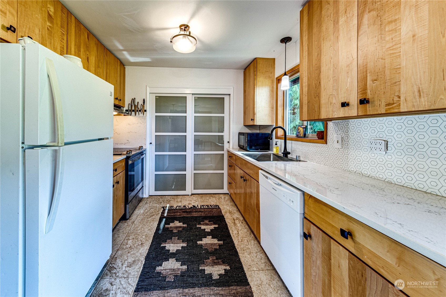 283 Schmitt Road Port Angeles, WA 98363 - Photo 10 of 40 a kitchen with sink a refrigerator and a stove