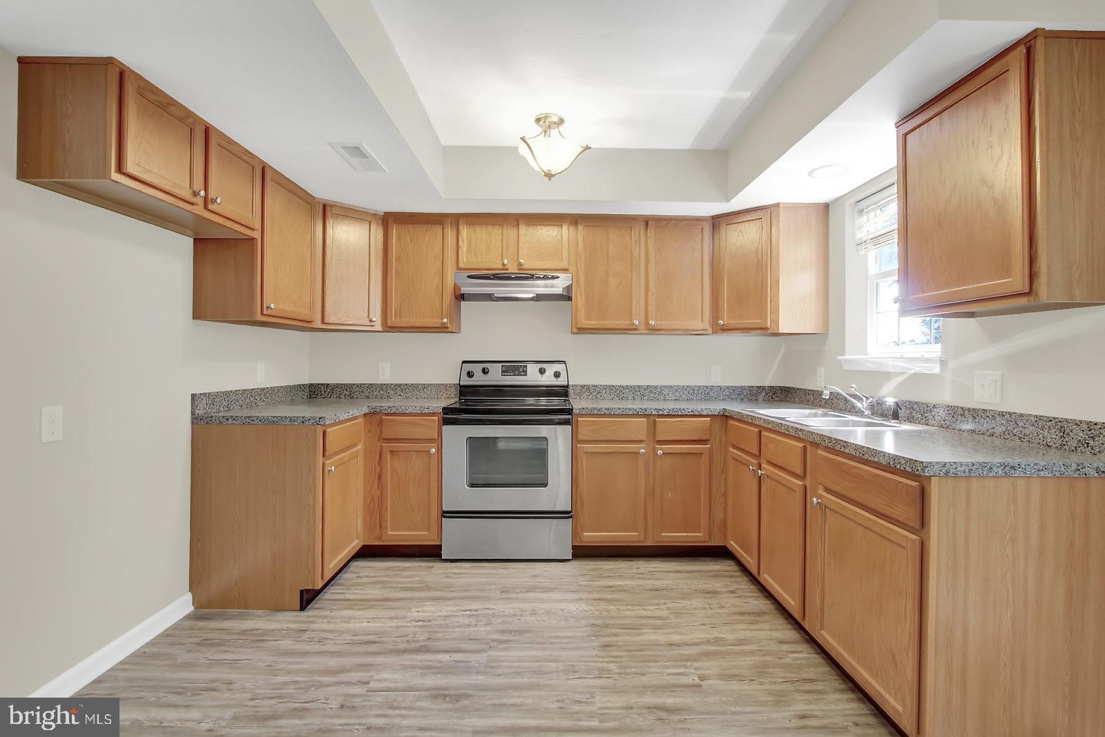 3120 Sundial Road Dover, PA 17315 - Photo 8 of 25 Kitchen