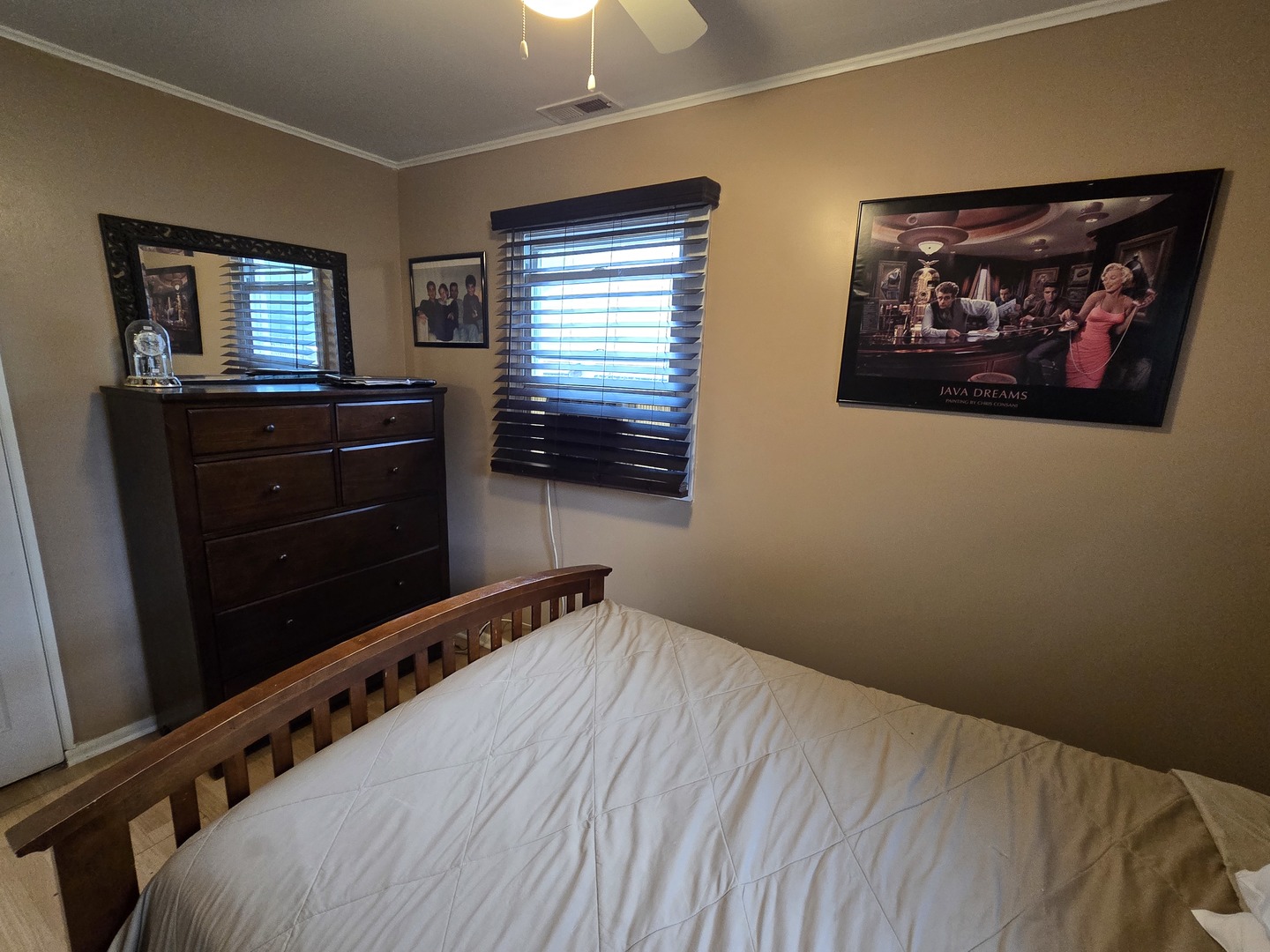14932 Kedvale Avenue Midlothian, IL 60445 - Photo 10 of 17 a bedroom with two beds and a dresser
