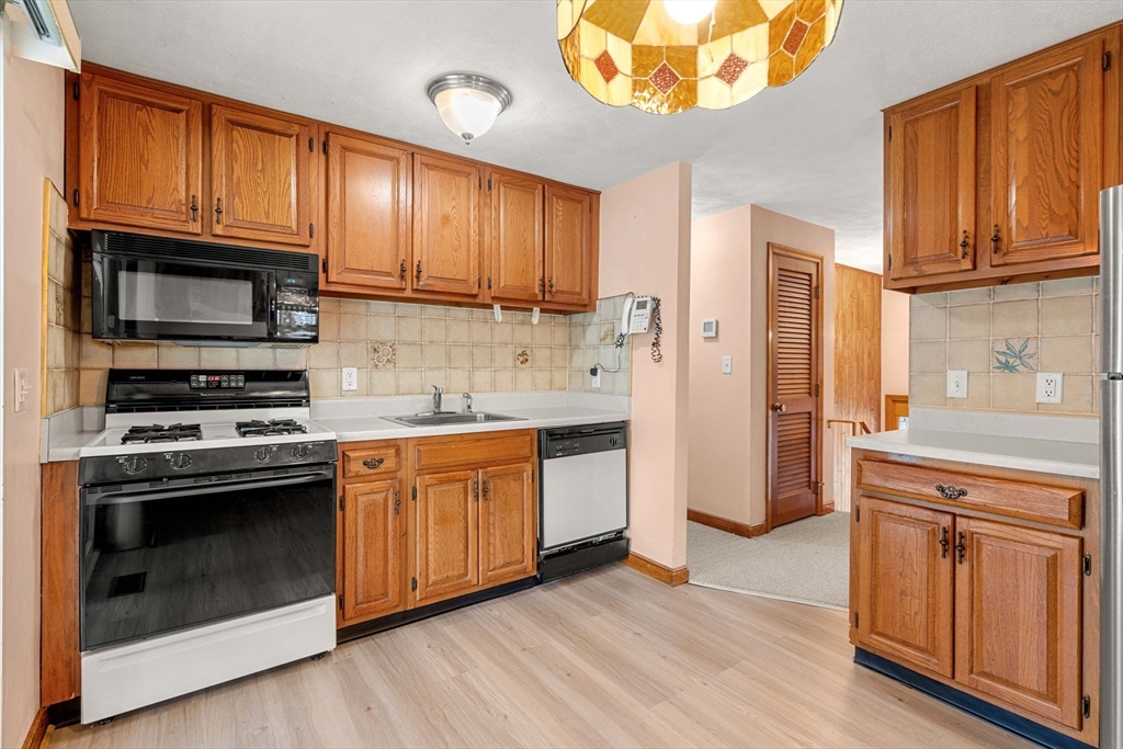 17 Nolte Road Billerica, MA 01821 - Photo 4 of 34 Gallery Image 4