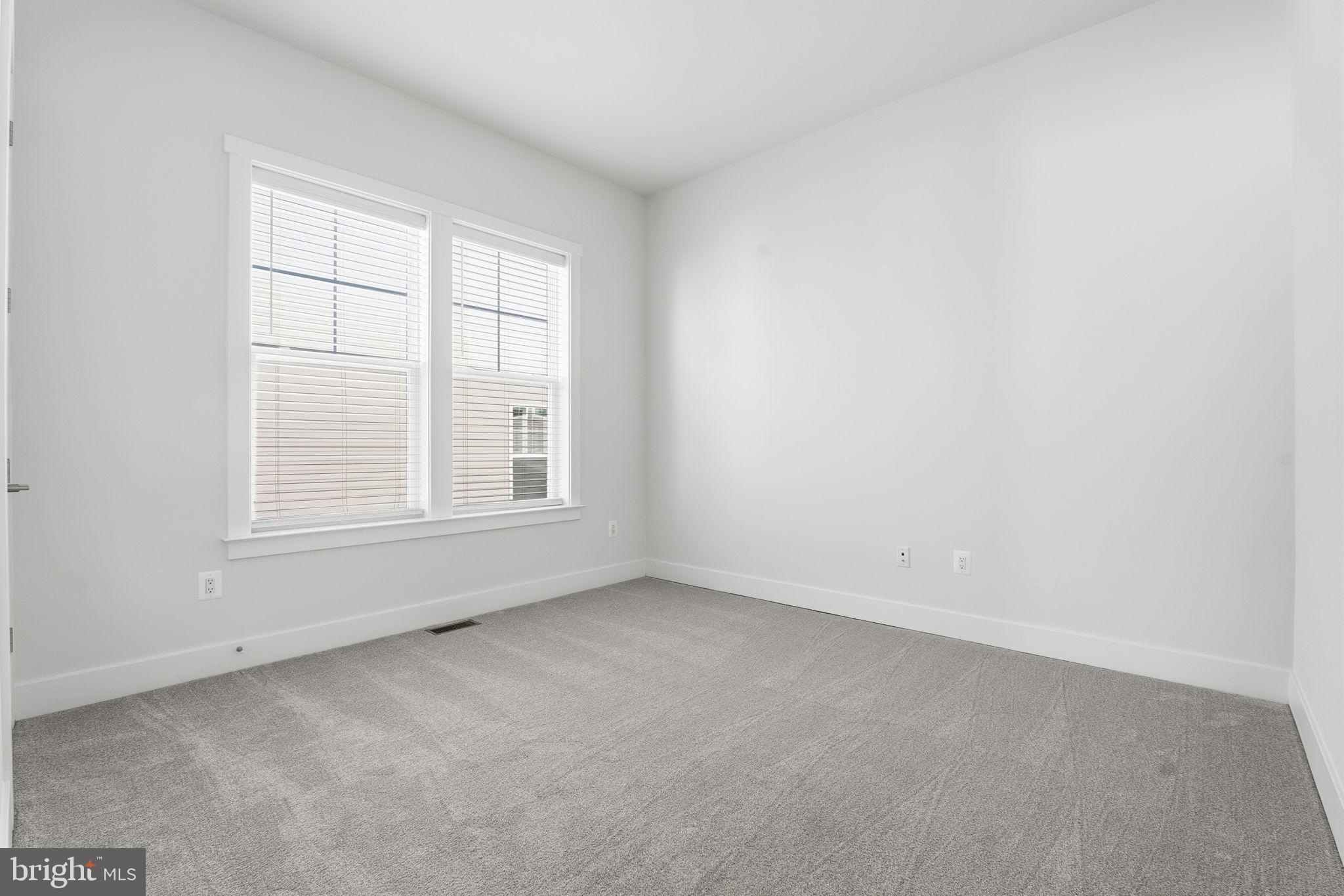 124 Bridge Valley Road Gettysburg, PA 17325 - Photo 25 of 34 an empty room with windows