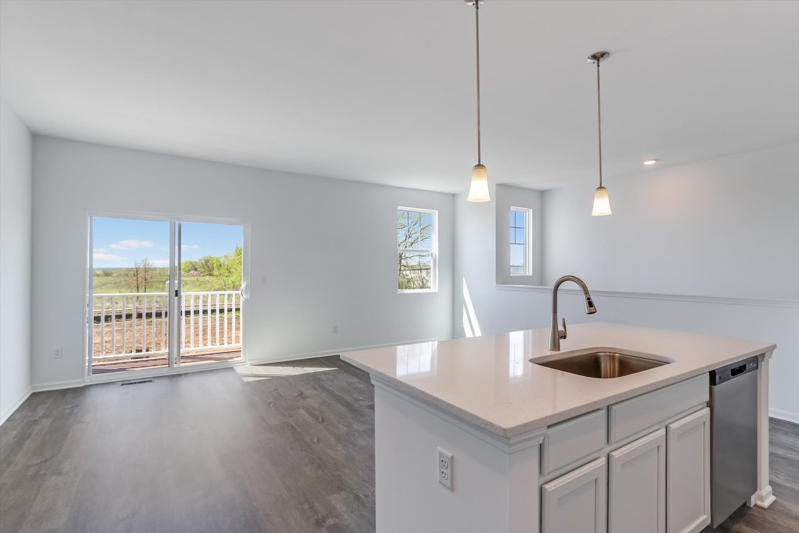 542 Comstock Road South Elgin, IL 60177 - Photo 21 of 32 a kitchen with counter top space and a sink