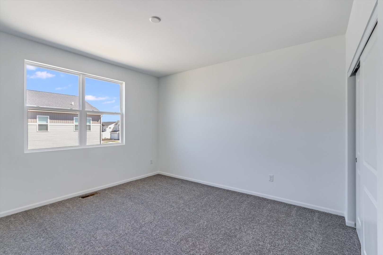 542 Comstock Road South Elgin, IL 60177 - Photo 24 of 32 a view of an empty room with a window
