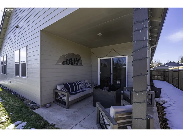 a house view with a backyard space
