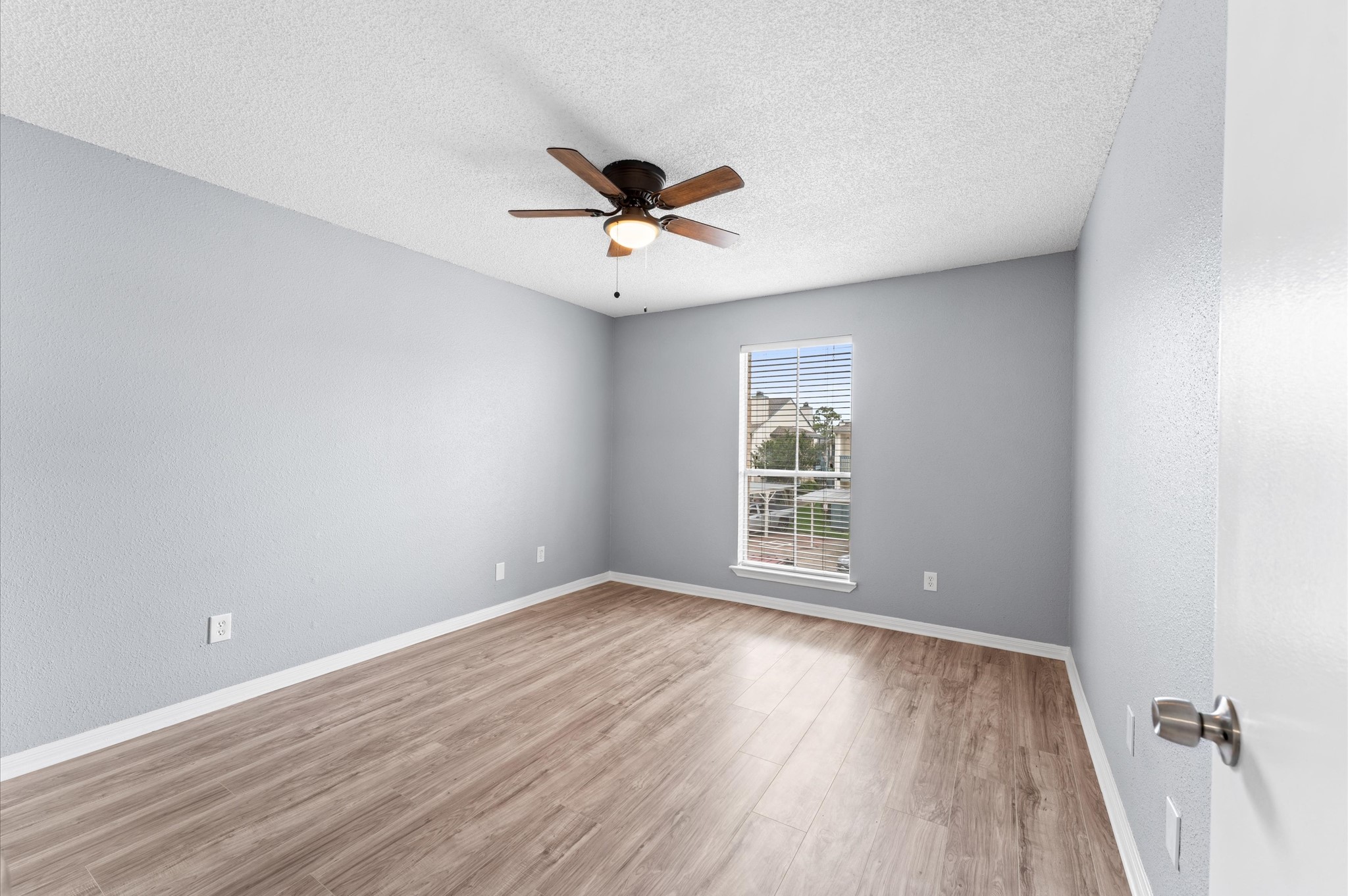 250 El Dorado Boulevard, Unit 252 Webster, TX 77598 - Photo 11 of 15 Ample size secondary bedroom.