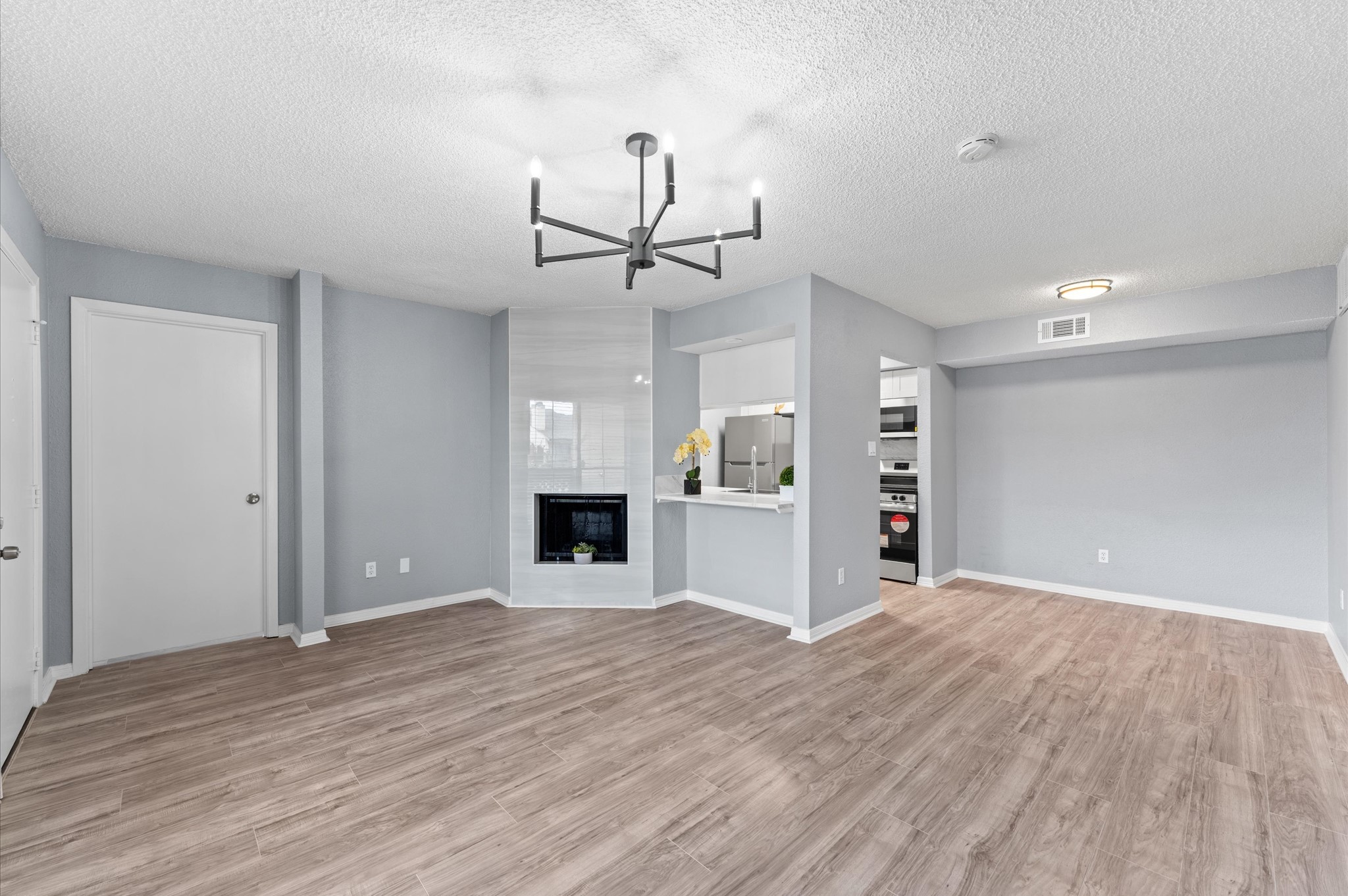 250 El Dorado Boulevard, Unit 252 Webster, TX 77598 - Photo 3 of 15 Alternate view of Living/Dining area.