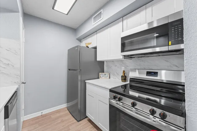 $119,000 | 250 El Dorado Boulevard, Unit 252, Webster, TX 77598