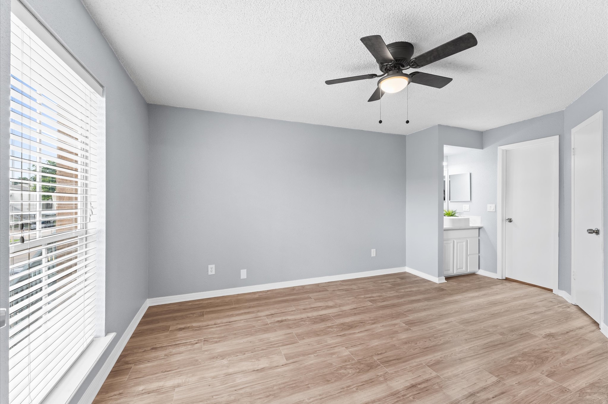 250 El Dorado Boulevard, Unit 252 Webster, TX 77598 - Photo 7 of 15 Primary bedroom with large window offering natural light.