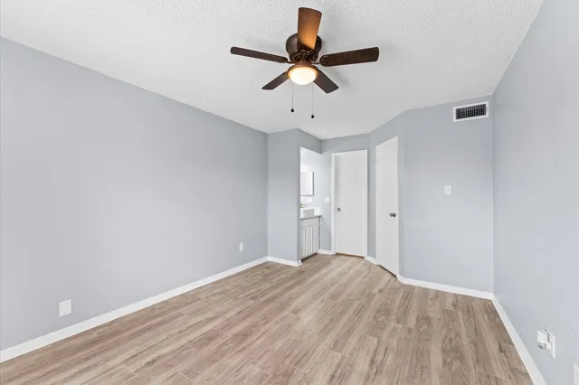 $119,000 | 250 El Dorado Boulevard, Unit 252, Webster, TX 77598