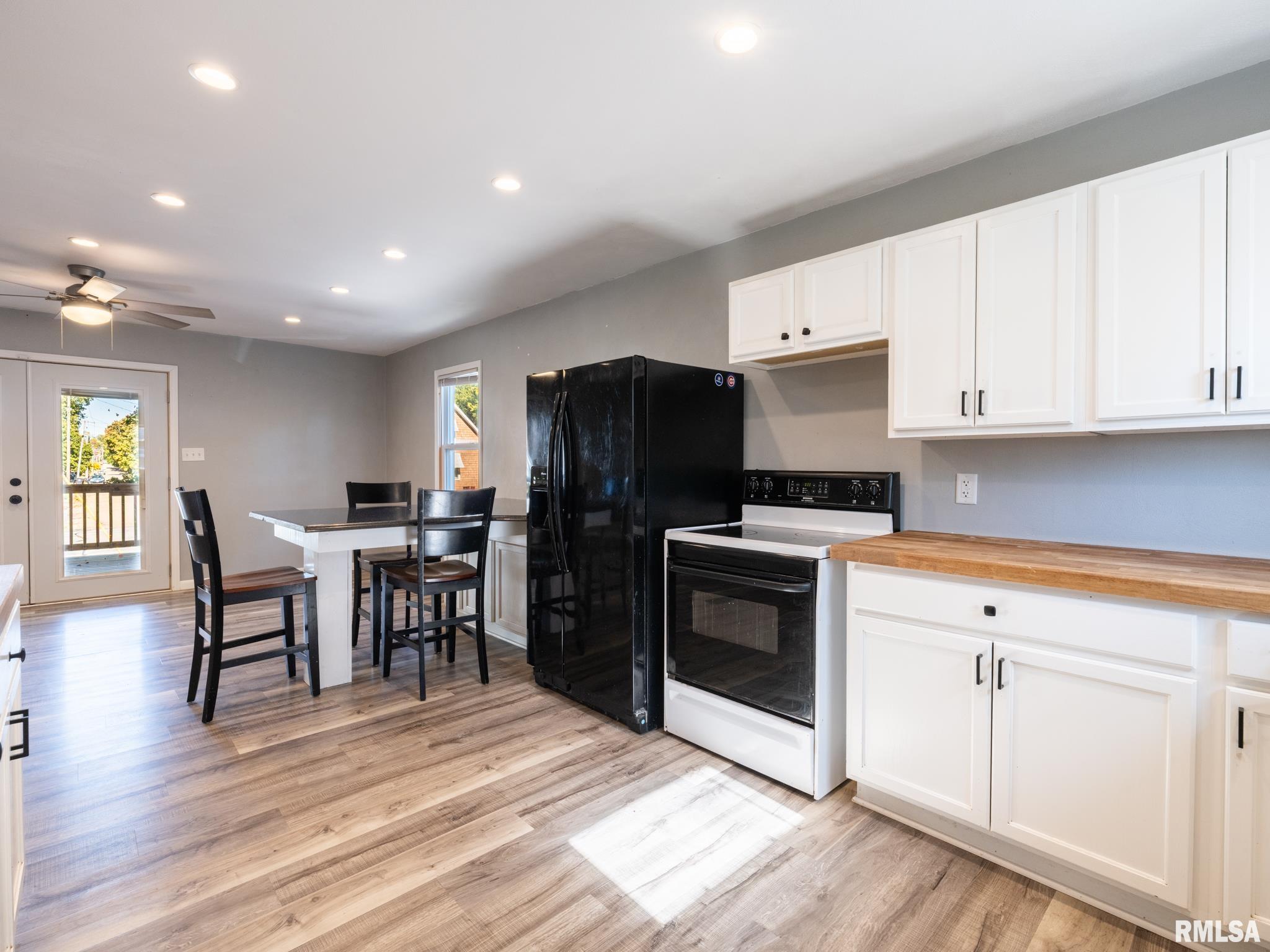 836 East Ash Street Canton, IL 61520 - Photo 14 of 56