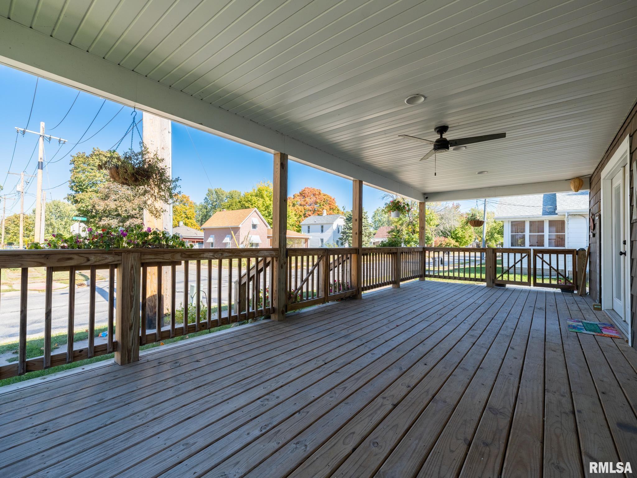 836 East Ash Street Canton, IL 61520 - Photo 2 of 56