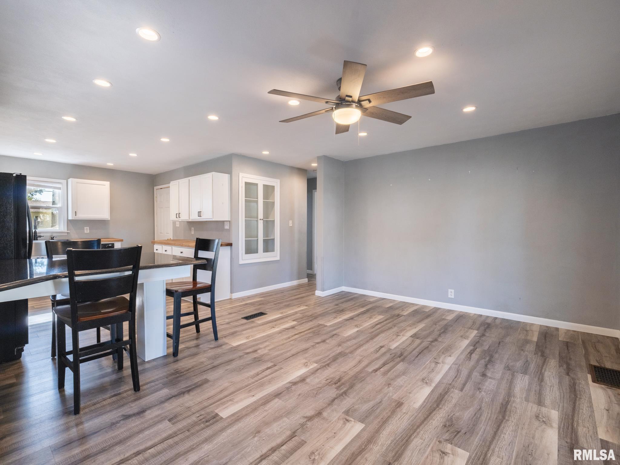 836 East Ash Street Canton, IL 61520 - Photo 6 of 56