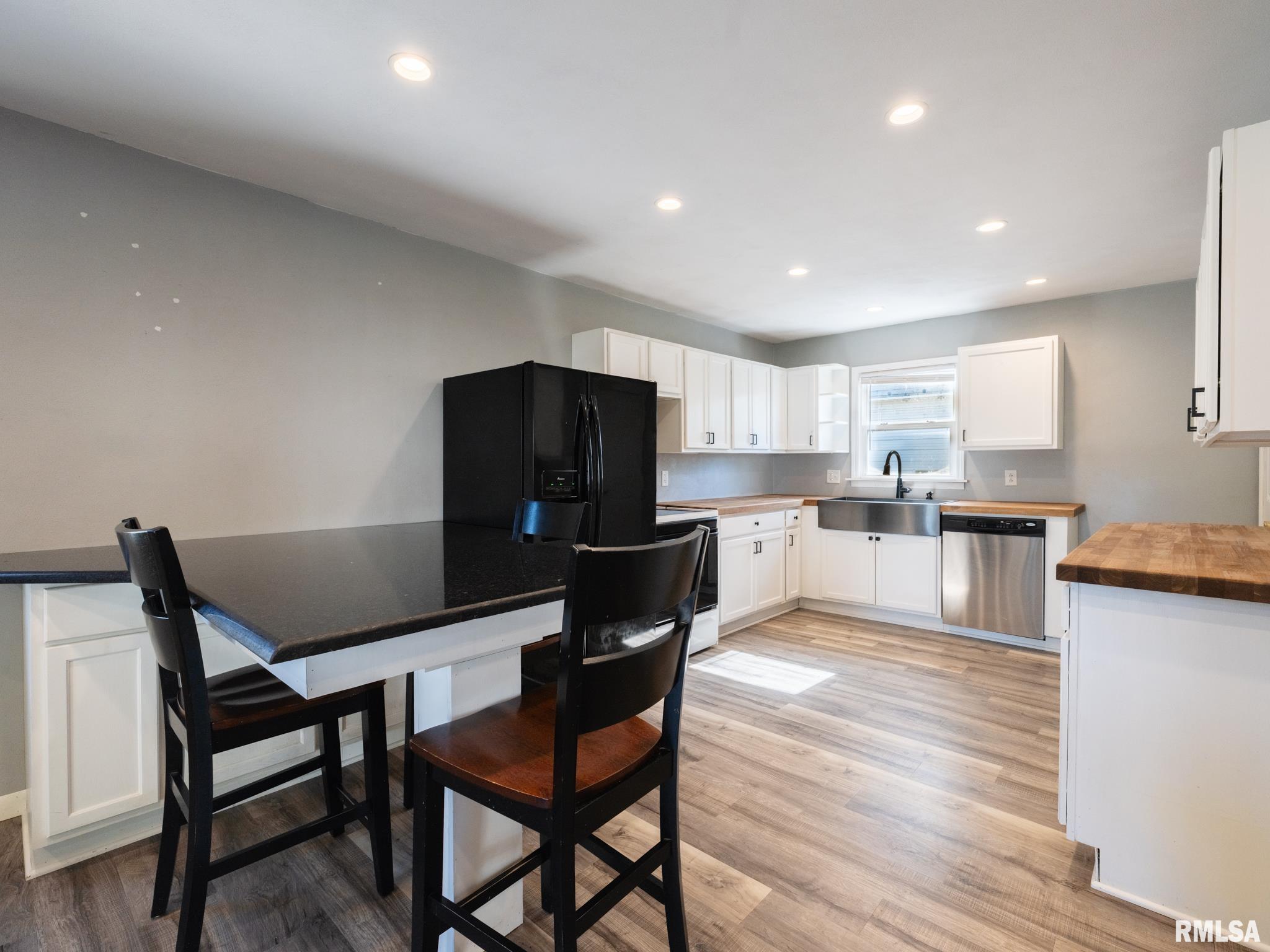 836 East Ash Street Canton, IL 61520 - Photo 9 of 56