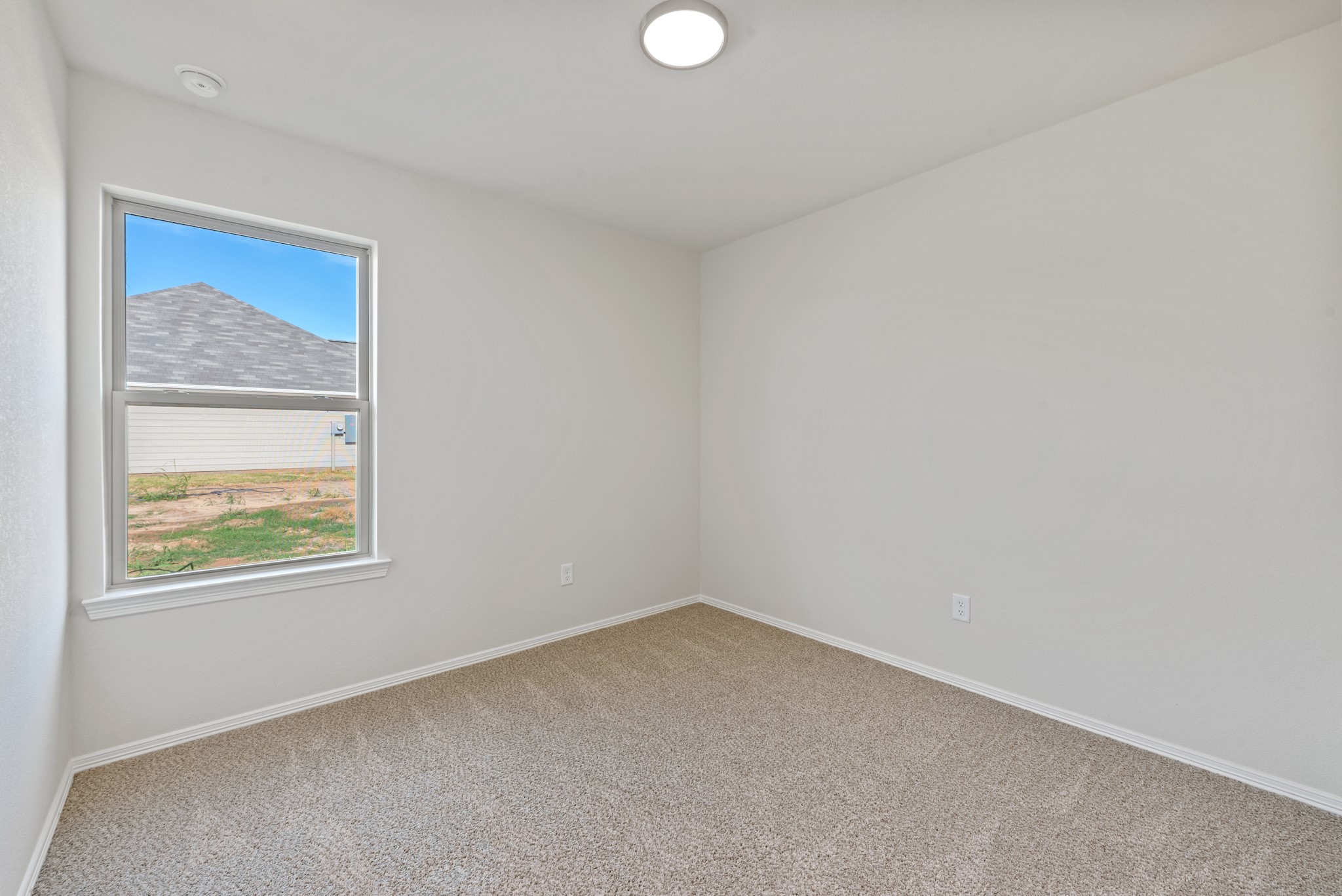 1215 High Street Navasota, TX 77868 - Photo 19 of 23 an empty room with a window and a mirror