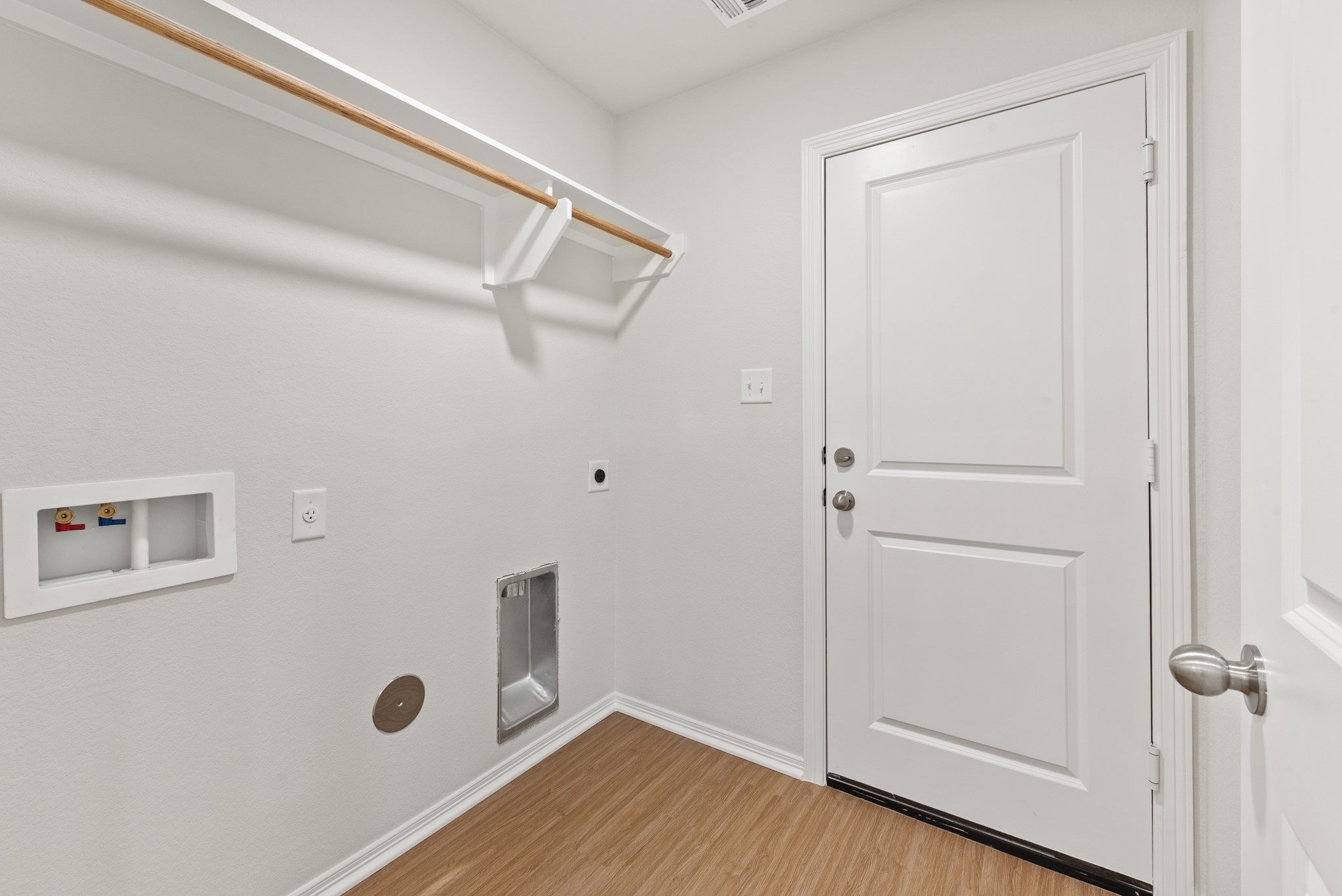 1215 High Street Navasota, TX 77868 - Photo 23 of 23 a view of a livingroom with wooden floor