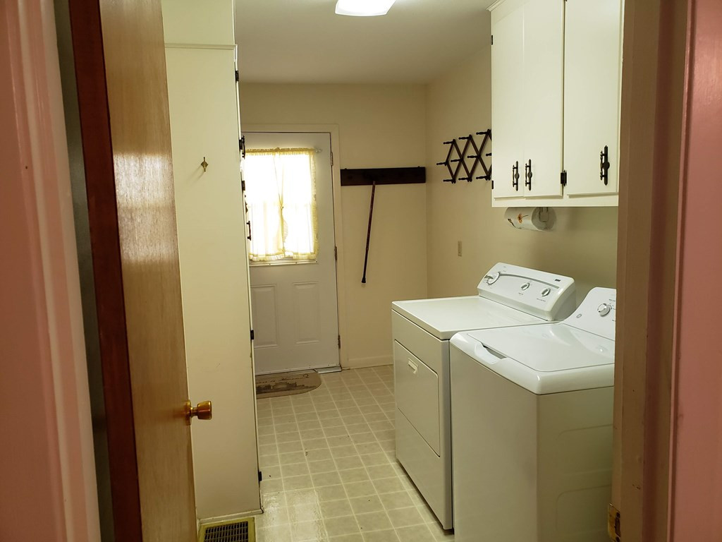 2211 Silverdale Road Augusta, GA 30906 - Photo 11 of 40 Laundry Room facing Carport