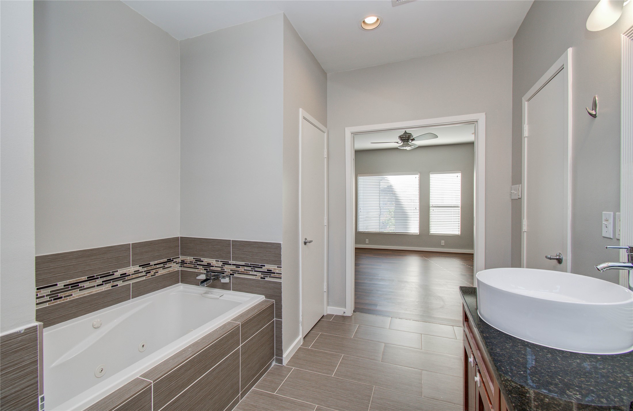 1609 Welch Street, Unit B Houston, TX 77006 - Photo 15 of 33