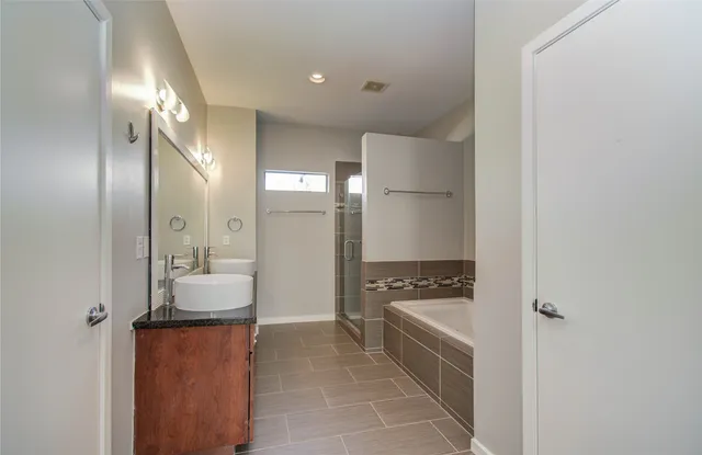 $450,000 | 1609 Welch Street, Unit B, Houston, TX 77006