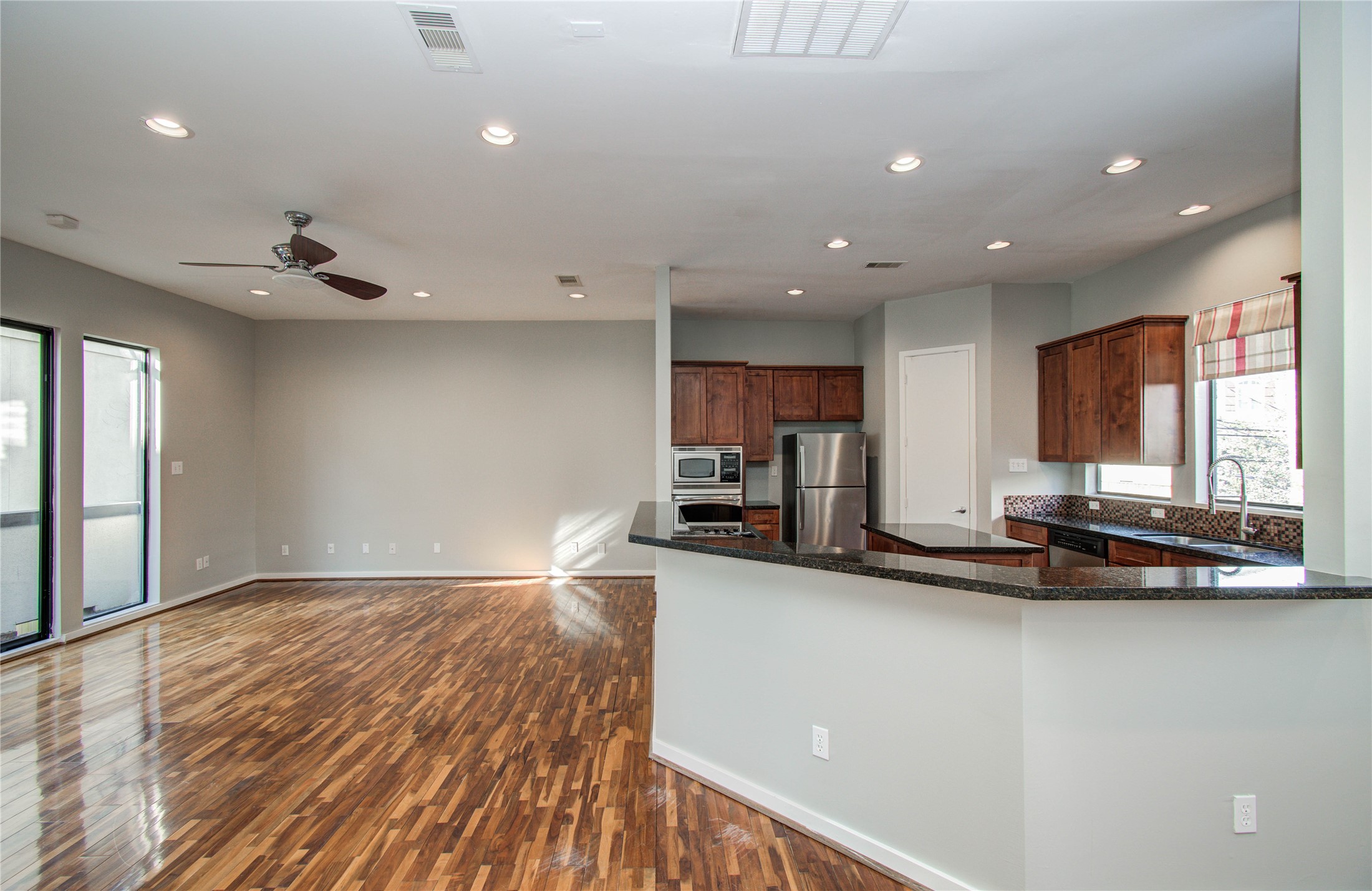 1609 Welch Street, Unit B Houston, TX 77006 - Photo 3 of 33