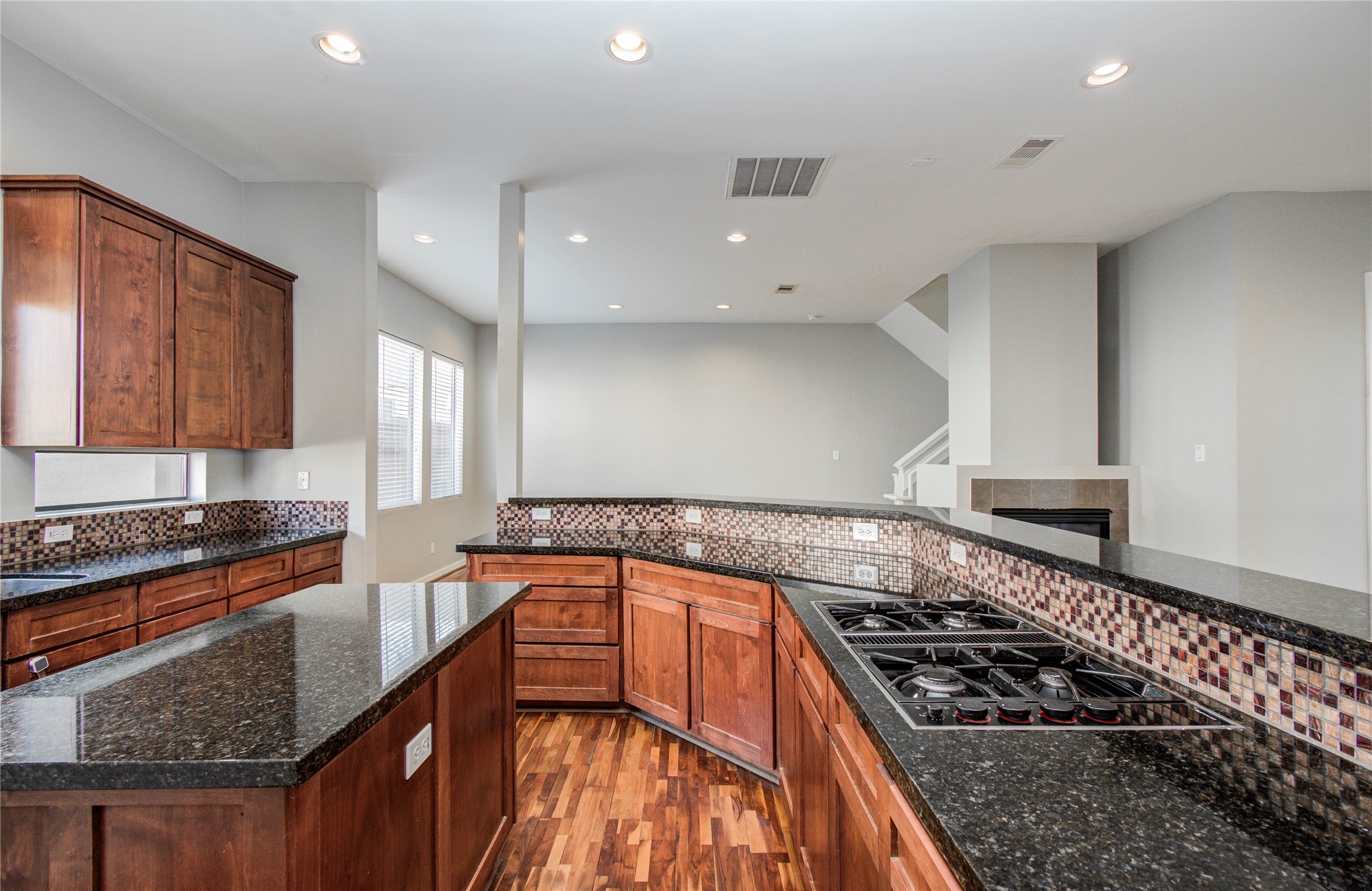 1609 Welch Street, Unit B Houston, TX 77006 - Photo 5 of 33