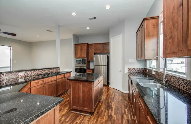 $450,000 | 1609 Welch Street, Unit B, Houston, TX 77006