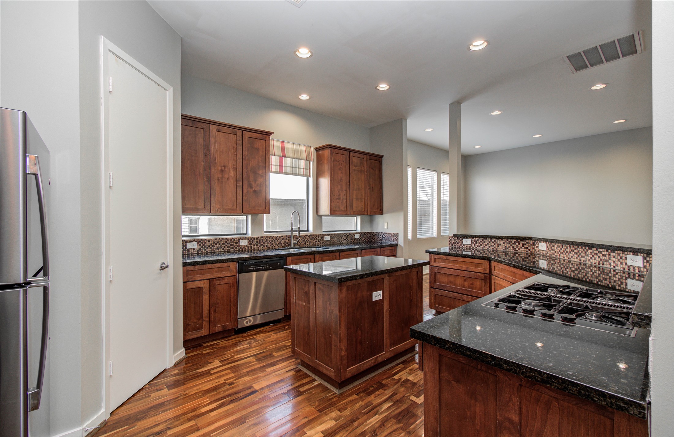 1609 Welch Street, Unit B Houston, TX 77006 - Photo 7 of 33