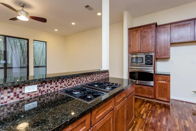 $450,000 | 1609 Welch Street, Unit B, Houston, TX 77006