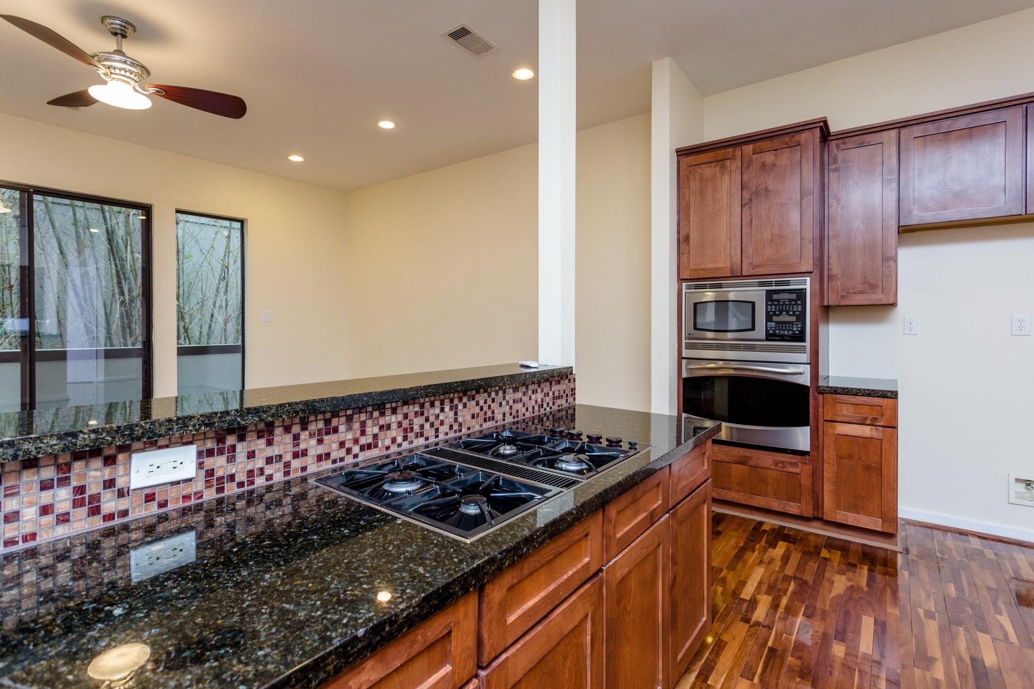 1609 Welch Street, Unit B Houston, TX 77006 - Photo 8 of 33