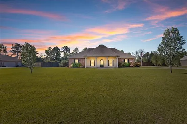 $355,000 | 126 Eagle Pt Drive, Leesville, LA 71446