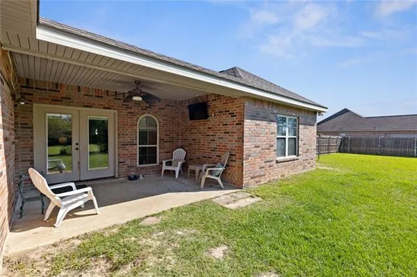 $355,000 | 126 Eagle Pt Drive, Leesville, LA 71446