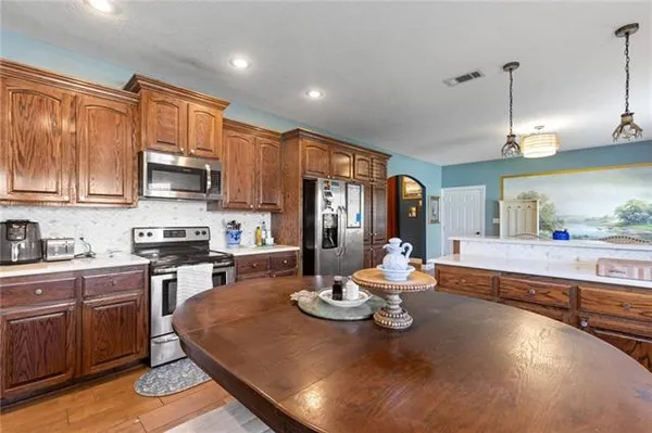 $355,000 | 126 Eagle Pt Drive, Leesville, LA 71446