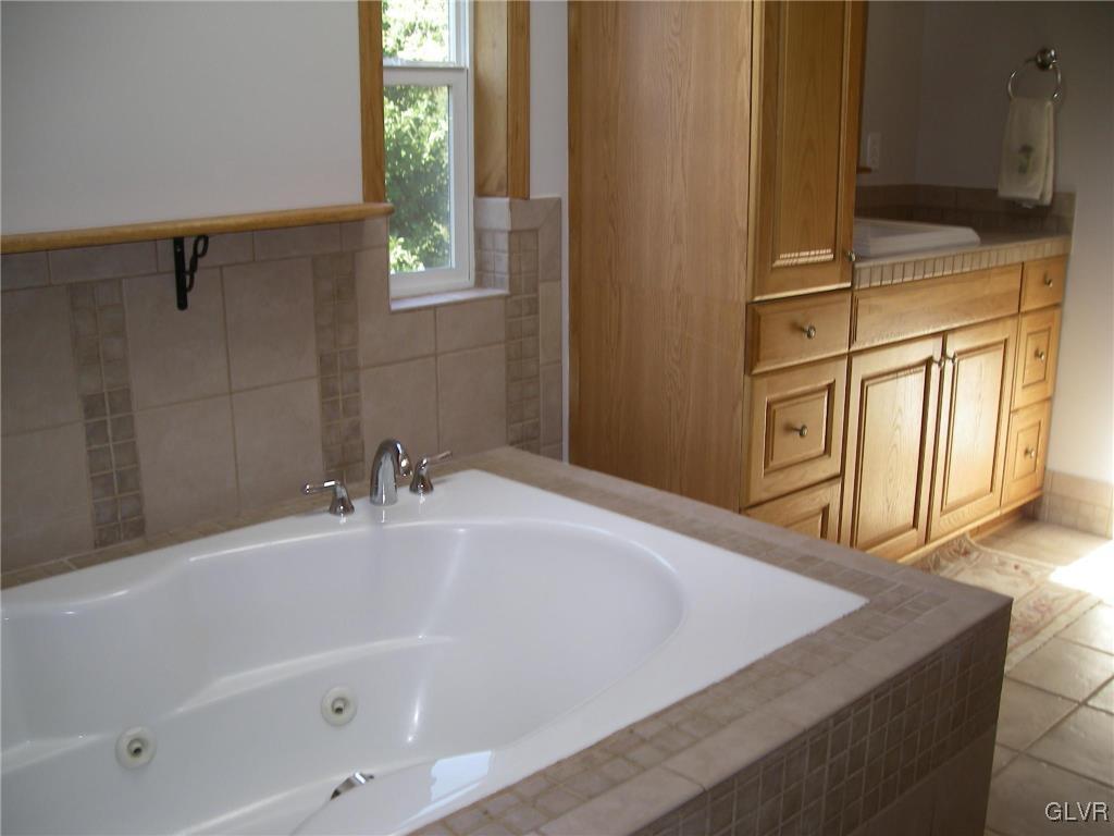 4888 Vera Cruz Road Emmaus, PA 18049 - Photo 11 of 35 Gallery Image 11