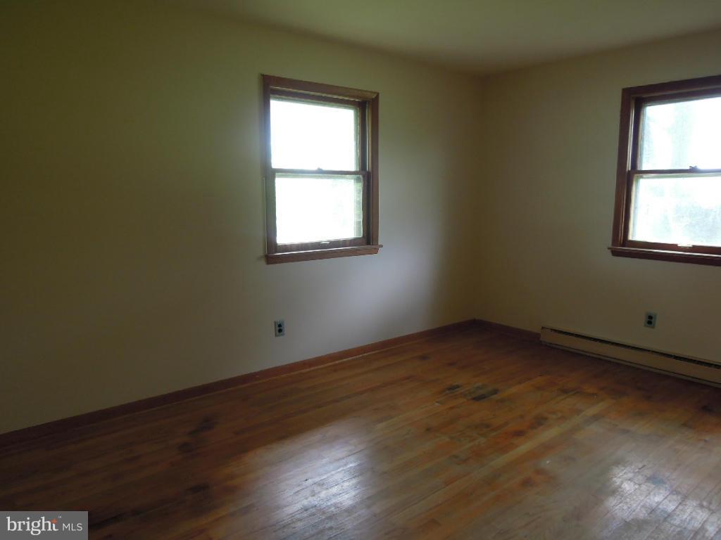 8520 Fingerboard Road Frederick, MD 21704 - Photo 8 of 22 Bedroom