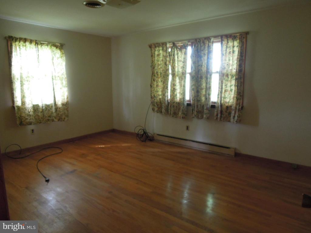 8520 Fingerboard Road Frederick, MD 21704 - Photo 9 of 22 Bedroom