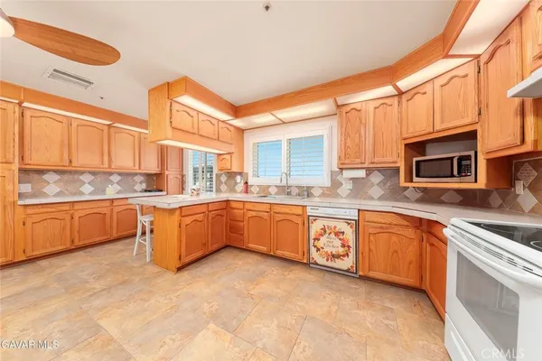 $899,900 | 4636 East Ave H, Lancaster, CA 93535