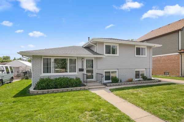 $3,500 | 10403 Barnard Drive, Chicago Ridge, IL 60415