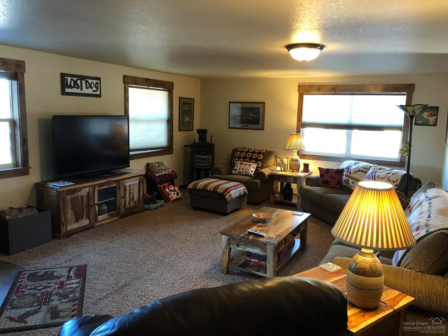 6266 Southwest Shad Road Terrebonne, OR 97760 - Photo 14 of 19 Family room