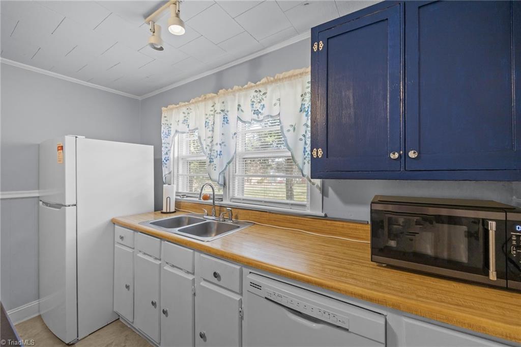 1947 Lower Hopedale Road Burlington, NC 27217 - Photo 11 of 34 Kitchen